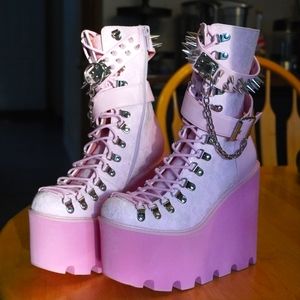 Sugar Thrillz Size 8 Traitor Platform Boots